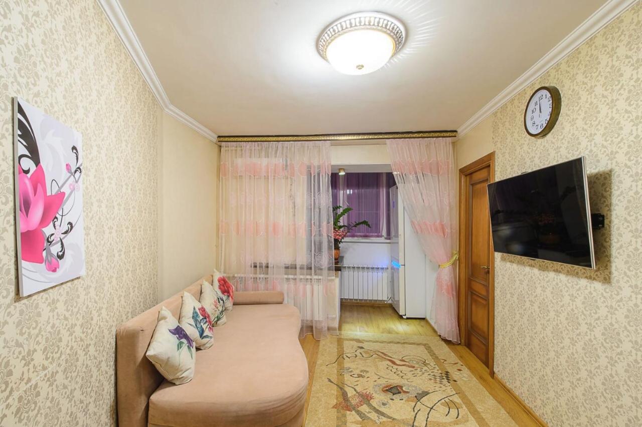 Золотой Квадрат Шевченко 75 Lägenhet Alma-Ata Exteriör bild